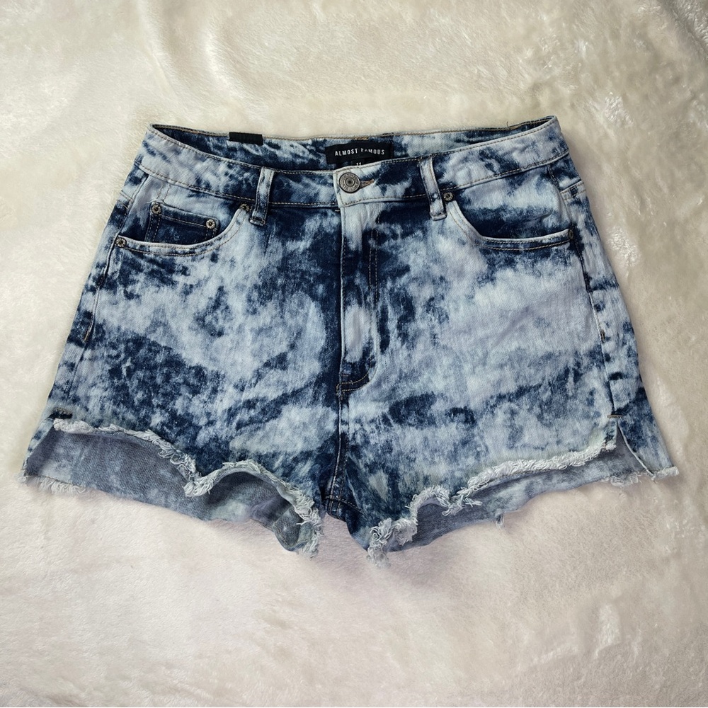 Almost Famous Acid Wash Distressed Raw Hem Denim Shorts Size 11 Juniors